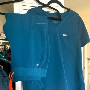 Figs-Deep Reef scrub top & jogger bottoms